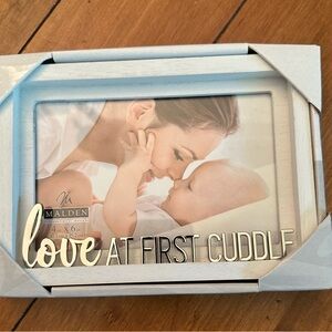 Malden 4x6 Love at 1st Cuddle Frame. Excellent new condition